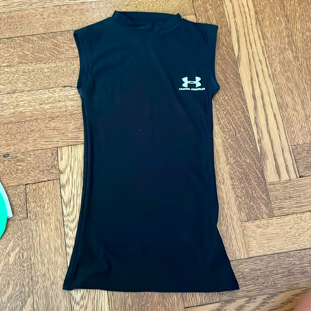 Black sleeveless under Armour shirt